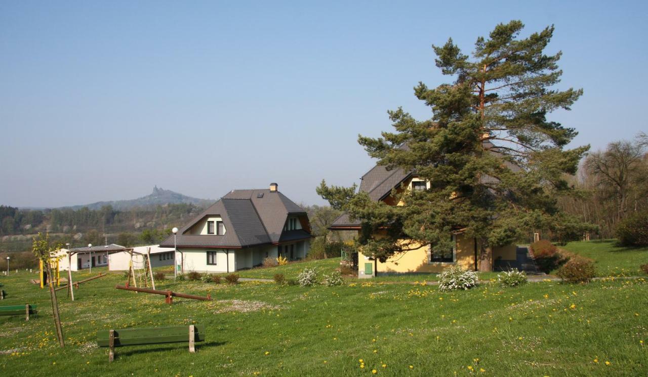 Camping V Raji - Palda Hotel Rovensko pod Troskami Buitenkant foto