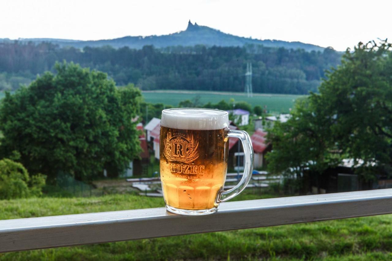 Camping V Raji - Palda Hotel Rovensko pod Troskami Buitenkant foto